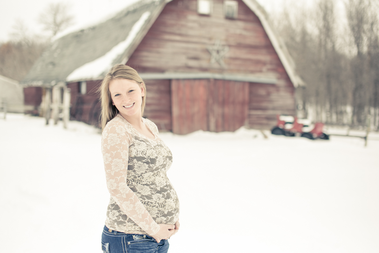 Minneapolis Photographer, maternity portraits, red barn, pregnant woman, mom to be, maternity photos, winter maternity portraits