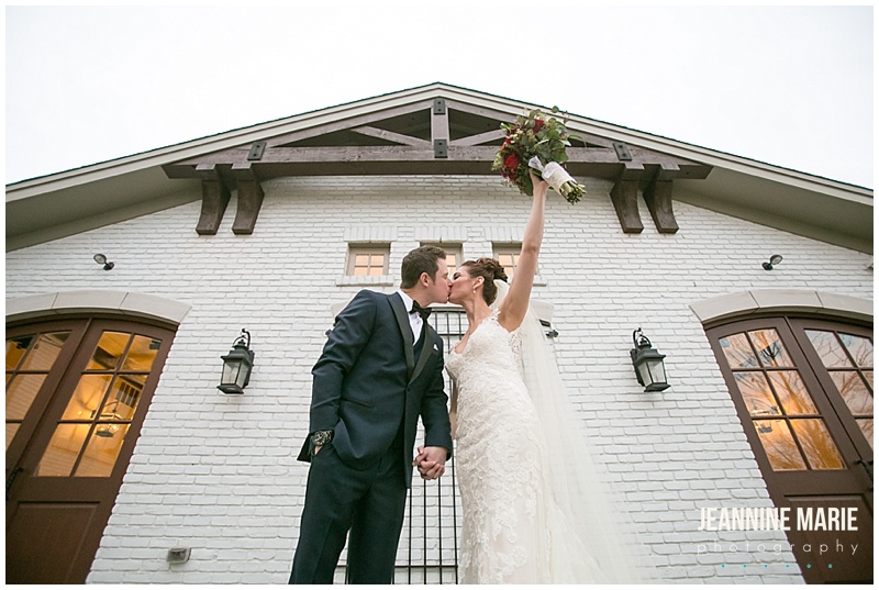 Carriage House, Ohio wedding, bride, groom, flowers, building, bouquet, wedding, wedding day, portraits