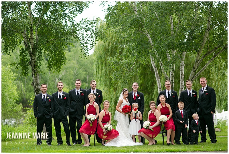 Majestic Oaks Golf Club, bridal party, wedding party, bride, groom , red bridesmaids, red wedding, black and red wedding