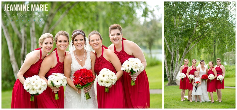 Majestic Oaks Golf Club, bridesmaids, bridesmaid bouquet, bridal bouquet, bride, group poses, wedding, summer wedding, red wedding, red bridesmaids